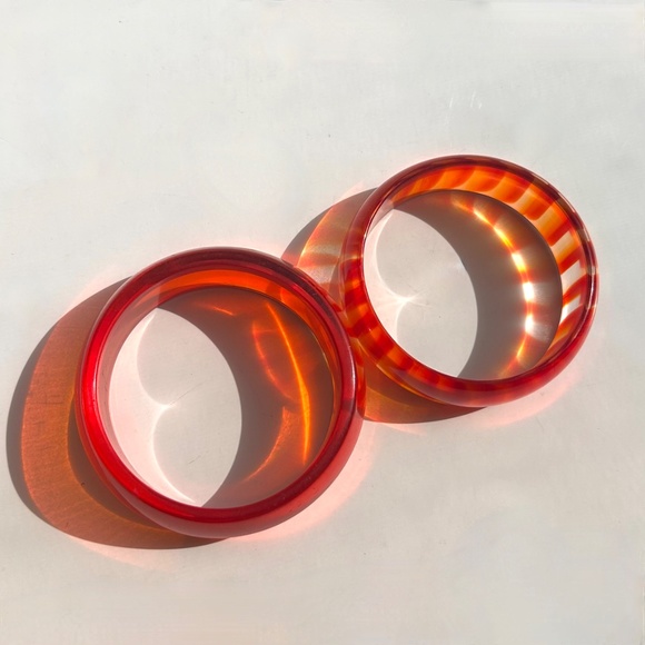 Two Vintage 60s Genuine Lucite Best Plastics Bangle Bracelets - Picture 11 of 11